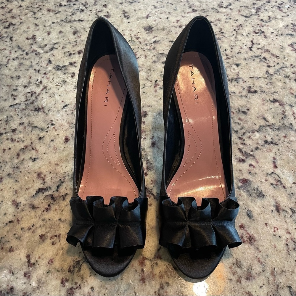 Tahari Sloan black satin peep toe women’s size 8